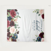 風がそよぐワインレッドのブライダルシャワー背景パネル フォトブース タペストリー (正面(横))