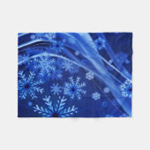 風がそよぐ青い雪片 フリースブランケット (正面(横))