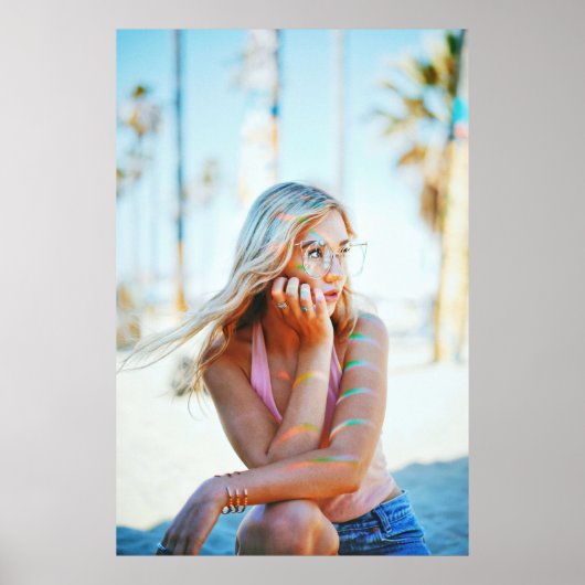 風で髪を振っている女性 ポスター (正面)