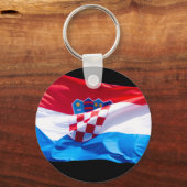 風になびくクロアチア国旗 キーホルダー (正面)