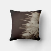 風に吹かれるフローラ クッション (裏面)