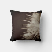 風に吹かれるフローラ クッション (正面)