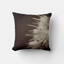 風に吹かれるフローラ クッション