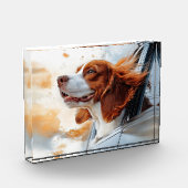 風に吹かれる喜ぶ犬のアートプリント フォトブロック (左)