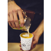 風に流れるタンポポの種 紙コップ