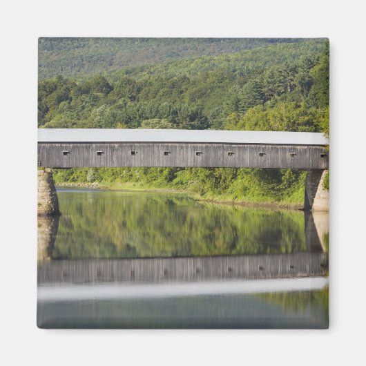 風に覆われた橋が架かる マグネット (正面)