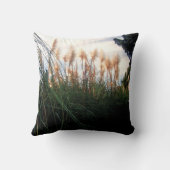 「風の囁き：白い吸血鬼の草」 クッション (裏面)