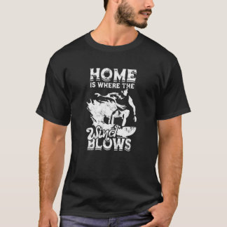 風の波が打ち寄せ吹る家 Tシャツ