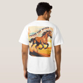 風を追う野生の馬 モチベーションデザインTシャツ Tシャツ (裏面フル)