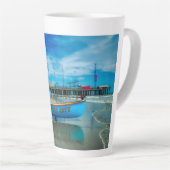 風光明媚なアトランティックシティボードウォーク カフェラテマグ (右アングル)