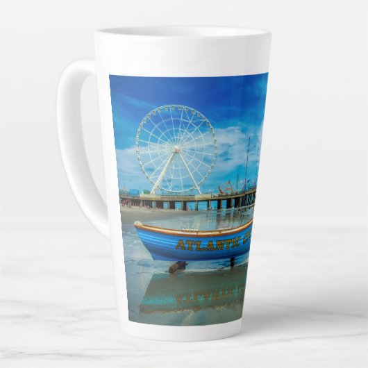 風光明媚なアトランティックシティボードウォーク カフェラテマグ (左アングル)