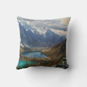 風光明媚なアルパイン山脈の写真 クッション (裏面)