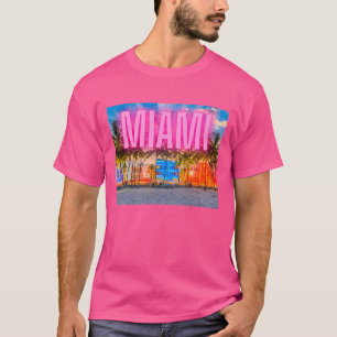 風光明媚なネオンマイアミ水辺 Tシャツ