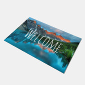 風光明媚な山と湖の写真へようこそ ドアマット (アングル)