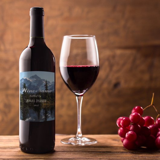 風光明媚な山と湖の写真パーソナライズされた ワインラベル