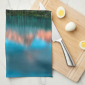 風光明媚な山と湖の風景の写真 キッチンタオル (四つ折り)