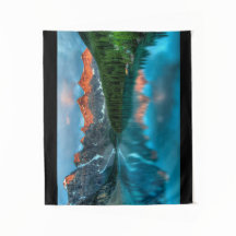 風光明媚な山と湖の風景の写真