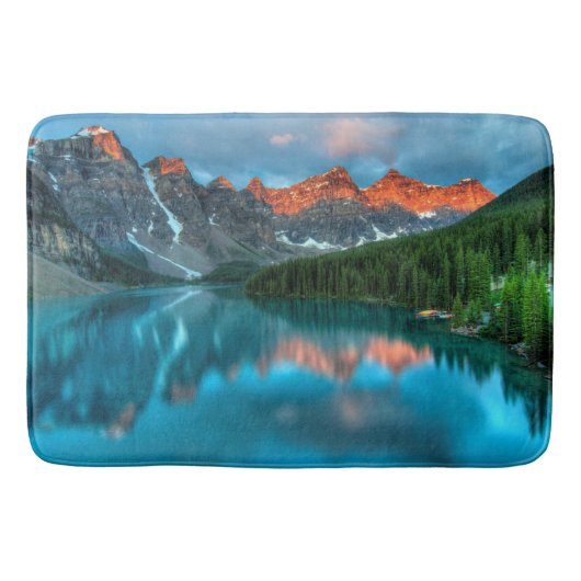 風光明媚な山と湖の風景の写真 バスマット (正面)