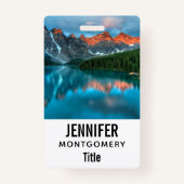 風光明媚な山と湖の風景の写真 バッジ (裏面)