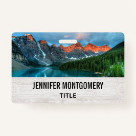 風光明媚な山と湖の風景の写真 バッジ