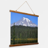 風光明媚な山レイニエと湖の風景 吊り下げ型タペストリー (傾斜あり)