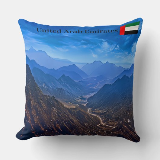 風光明媚な山谷 クッション (正面)