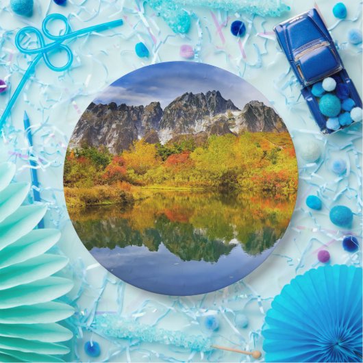 風光明媚な景観の森と山 ペーパープレート (パーティー)