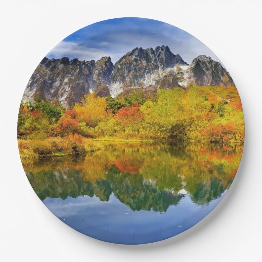 風光明媚な景観の森と山 ペーパープレート (正面)