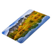 風光明媚な景観の森と山 マグネット (左側)