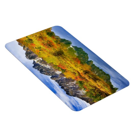 風光明媚な景観の森と山 マグネット (右側)