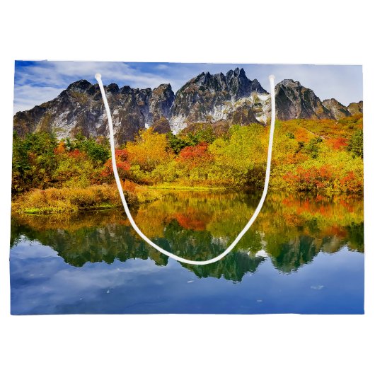 風光明媚な景観の森と山 ラージペーパーバッグ (裏面)