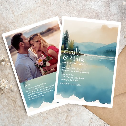 風光明媚な水色の松の木の湖の結婚式の招待 招待状