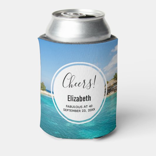 風光明媚な熱帯ビーチと草葺き小屋誕生日 缶クーラー (缶裏面)