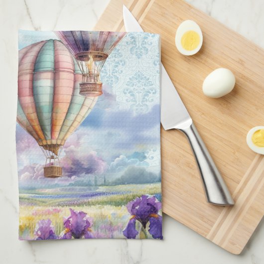 風光明媚な田園地帯に熱気球 キッチンタオル (四つ折り)