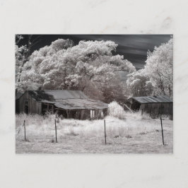 風光明媚な遺棄された農場建物 ポストカード