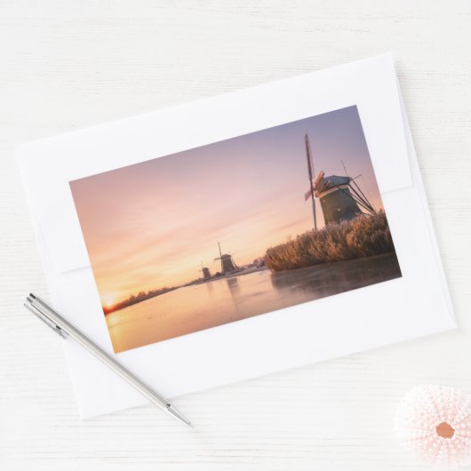 風凍ってい車と葦で川の上の日の出 長方形シール (封筒)