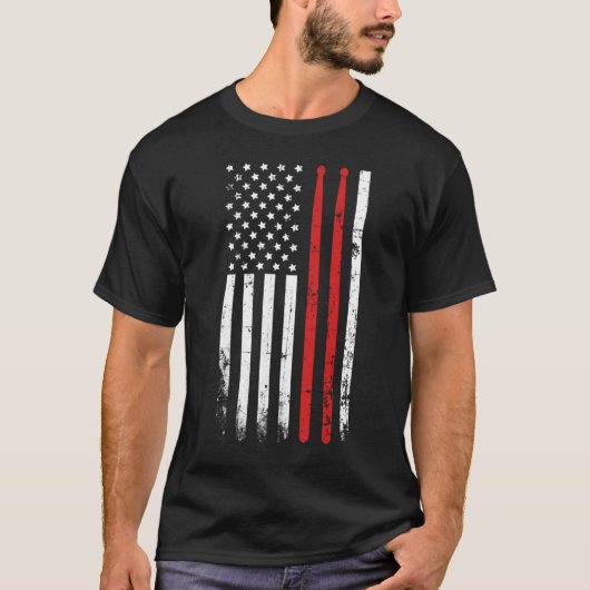 風化したアメリカ国旗のドラムスティック Tシャツ (正面)