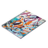 風化したコンクリートの壁、グラニーな質感。 ノートブック (左側)