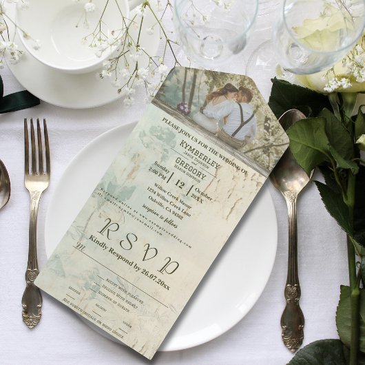 風化したテクスチャとフローラヒントカップルの写真 オールインワン招待状