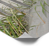 風化したフェンスとビーチの砂丘 ポスター (角)