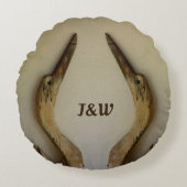 風化した二頭のサギ ラウンドクッション (正面)