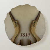 風化した二頭のサギ ラウンドクッション (裏面)