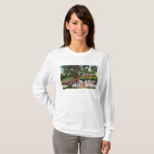 風変わりで古風な住宅の眺め Tシャツ (正面フル)