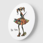 風変わりな少女 - あなたらしく。 ラージ壁時計 (傾斜)