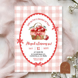 風変わりな手描きイラストのリンゴの女の子の誕生日 招待状