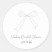 風変わりな手描きスケッチスタイルの蝶ネクタイ ブライダルシャワー ラウンドシール (正面)