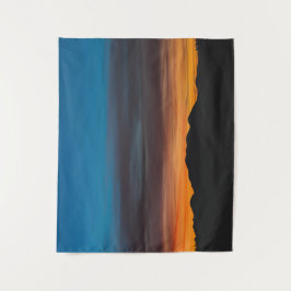 風景のシルエットの上に燃える夕日 タペストリー