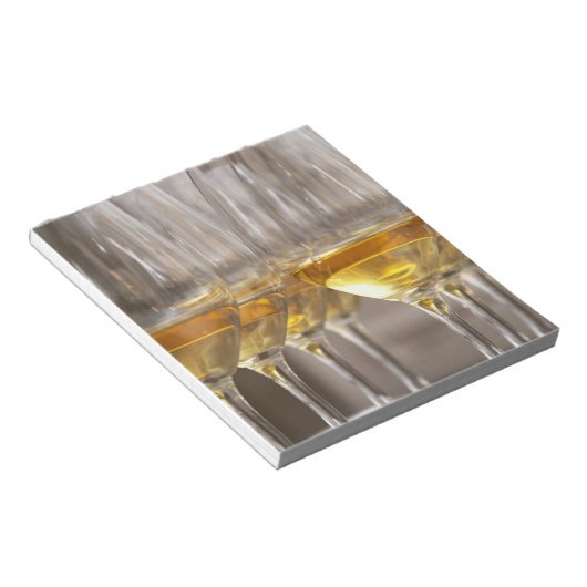 風照のある2列のワインのテイスティンググラス ノートパッド (アングル)