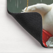 風船で雨の中で白いアヒル#3 マウスパッド (コーナー)