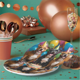 風船のケーキが並んだ静かな誕生日パーティー ペーパープレート